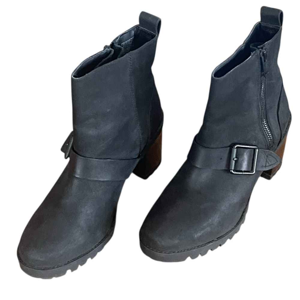 UGG “Fern” Moto waterproof buckle boots. Size 9 GUC - Picture 6 of 13